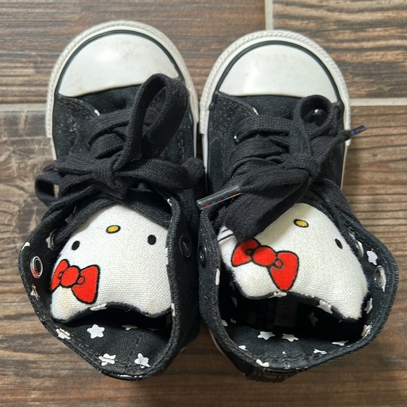 Hello Kitty Chuck Taylor All Star high top Converse size 6 - Picture 4 of 8
